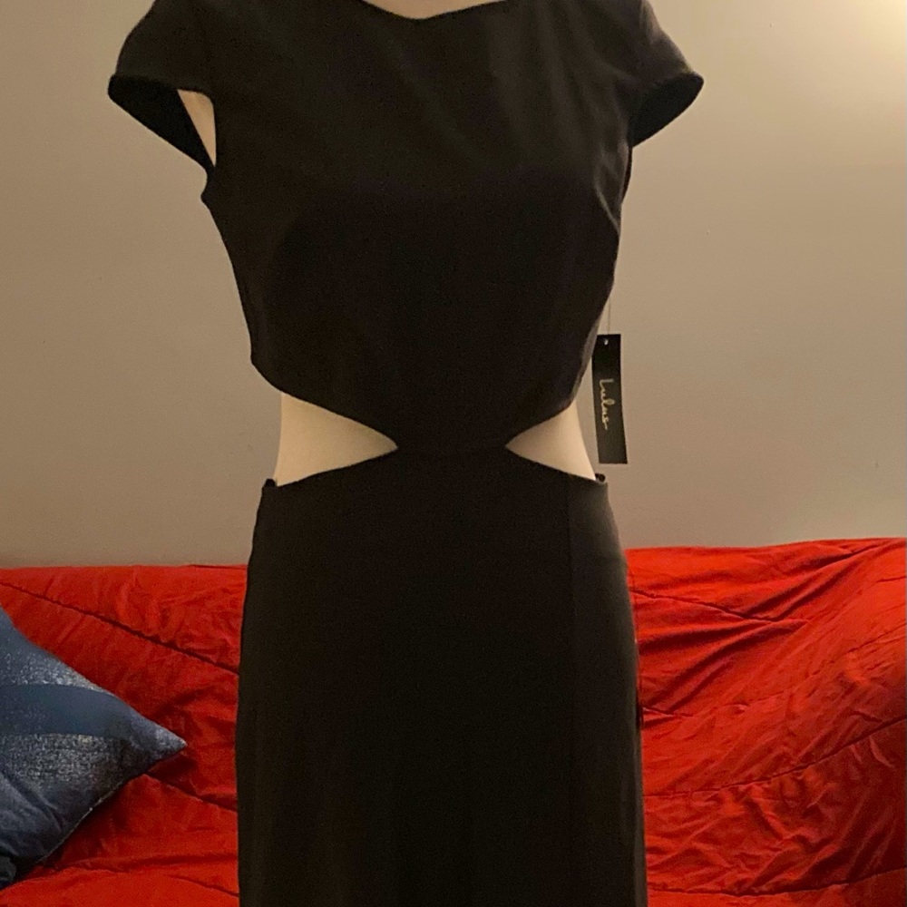SEXY & STUNNING CLASSIC FORMAL GOWN. Black.Short Sleeve Top w/Cut-Out Midriff.